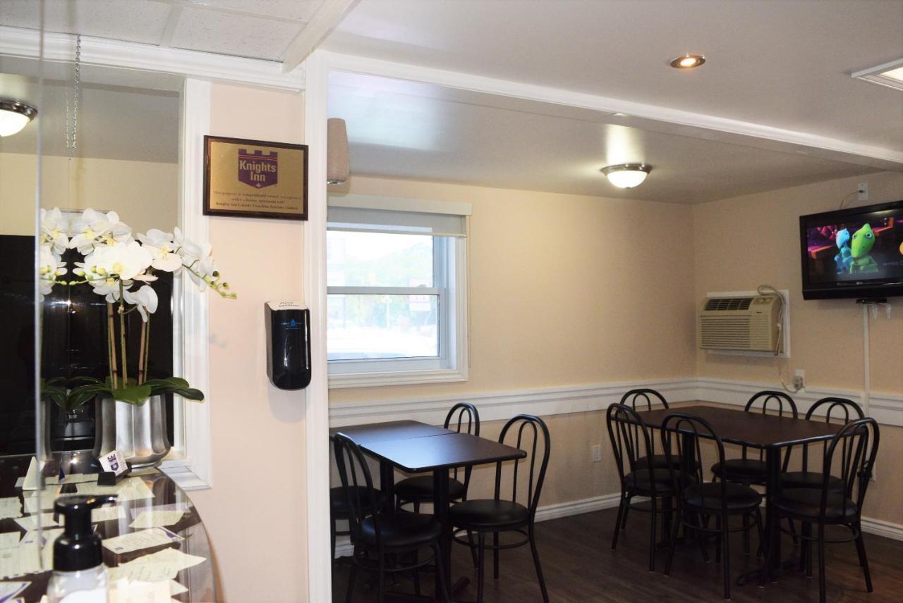 Knights Inn Arnprior Экстерьер фото