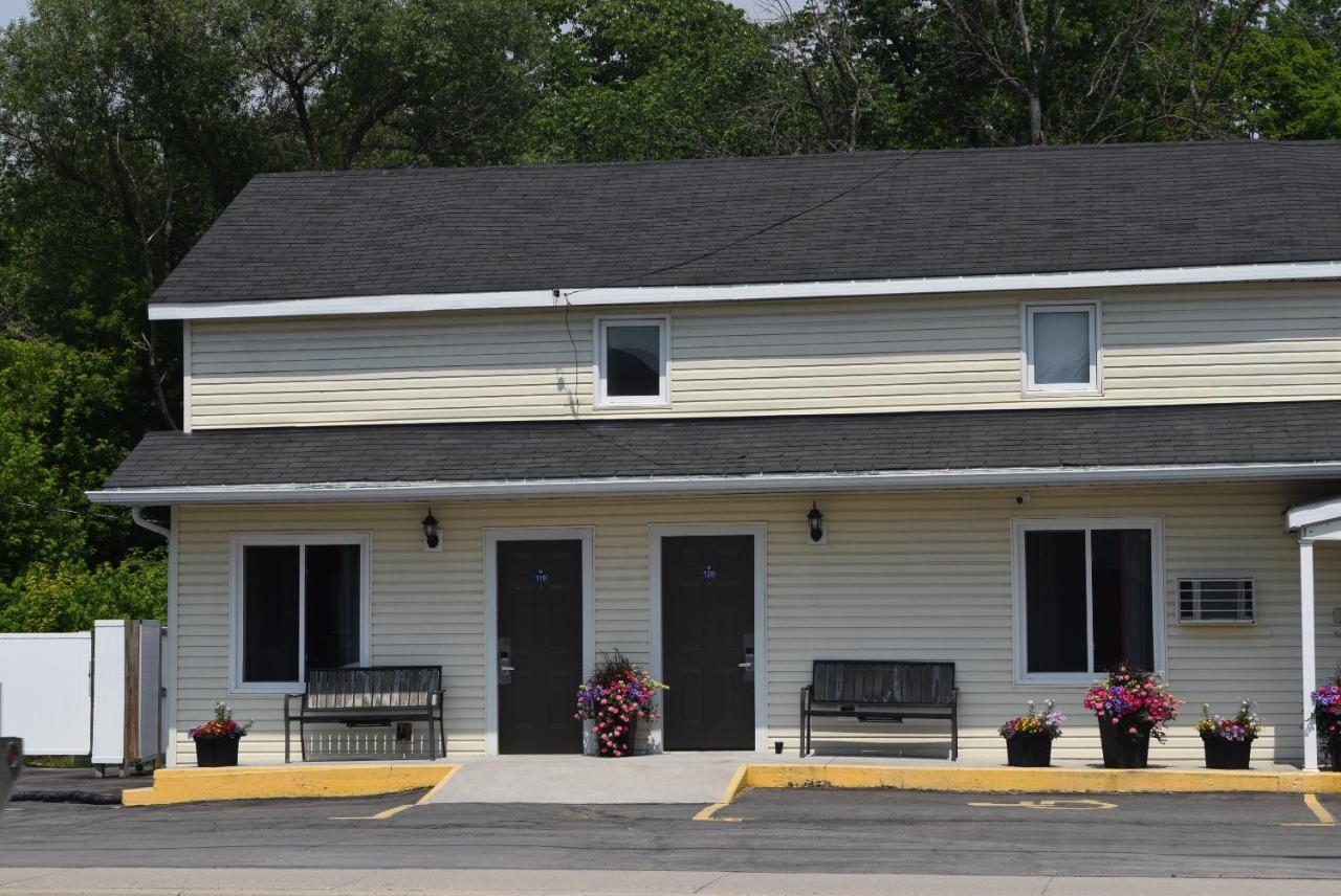 Knights Inn Arnprior Экстерьер фото