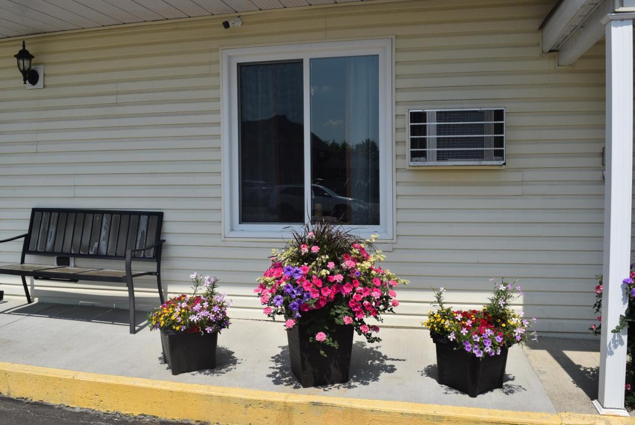 Knights Inn Arnprior Экстерьер фото