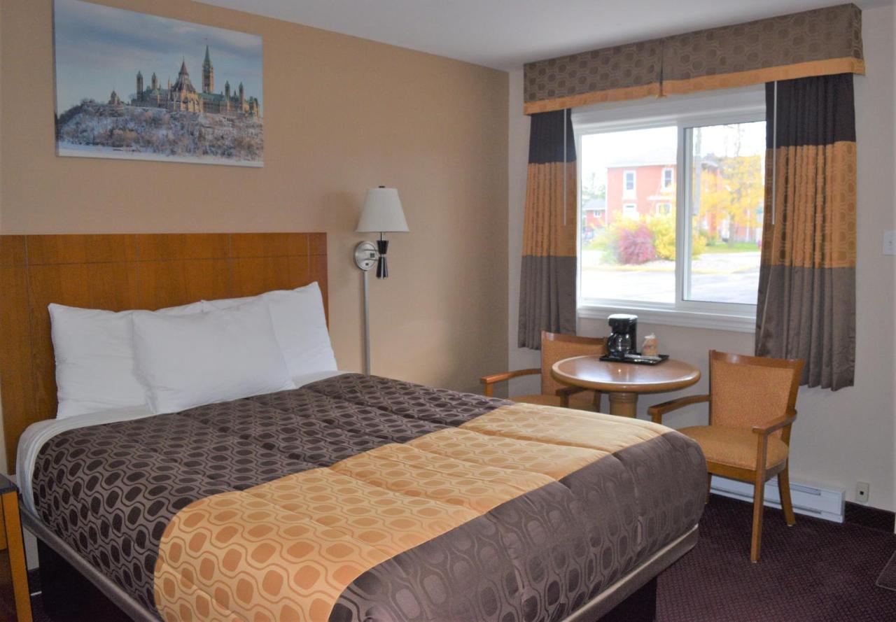 Knights Inn Arnprior Экстерьер фото