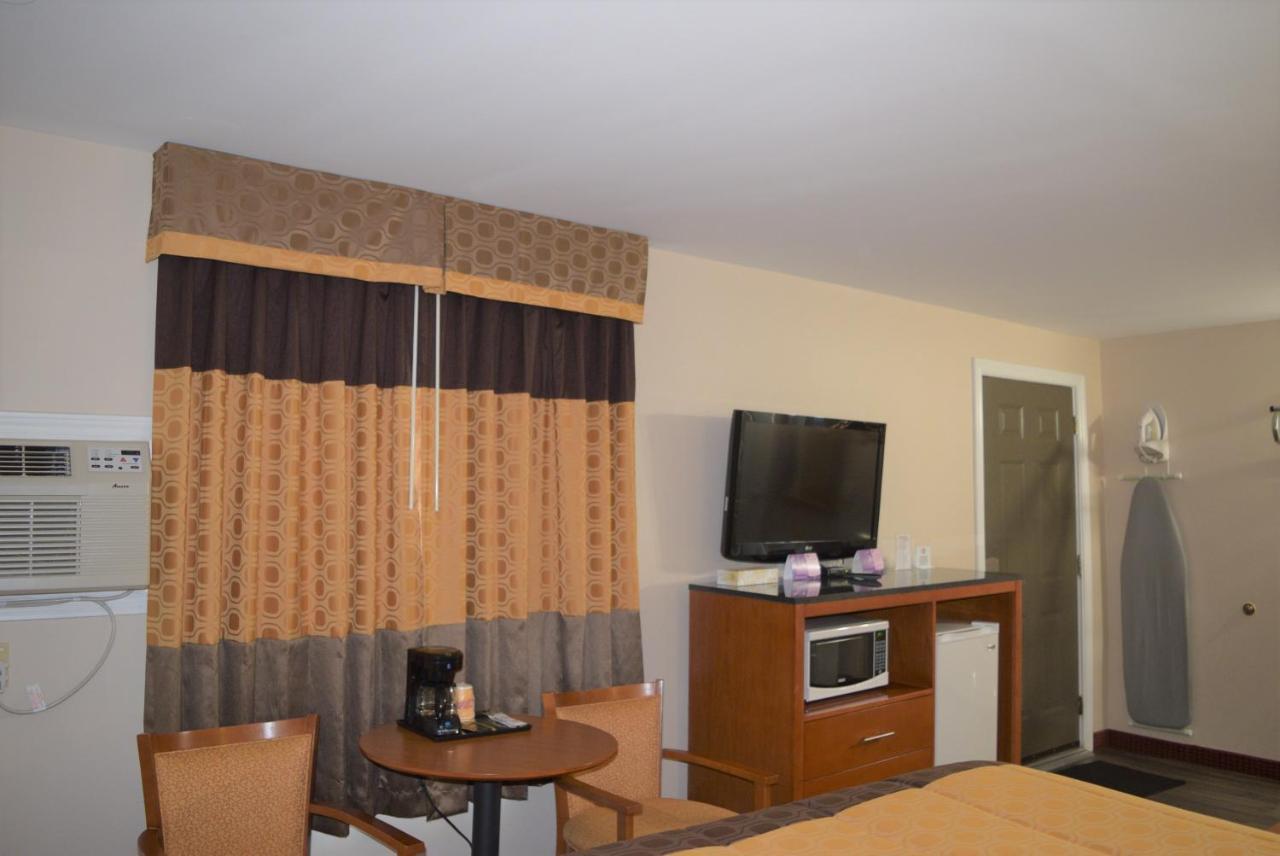 Knights Inn Arnprior Экстерьер фото