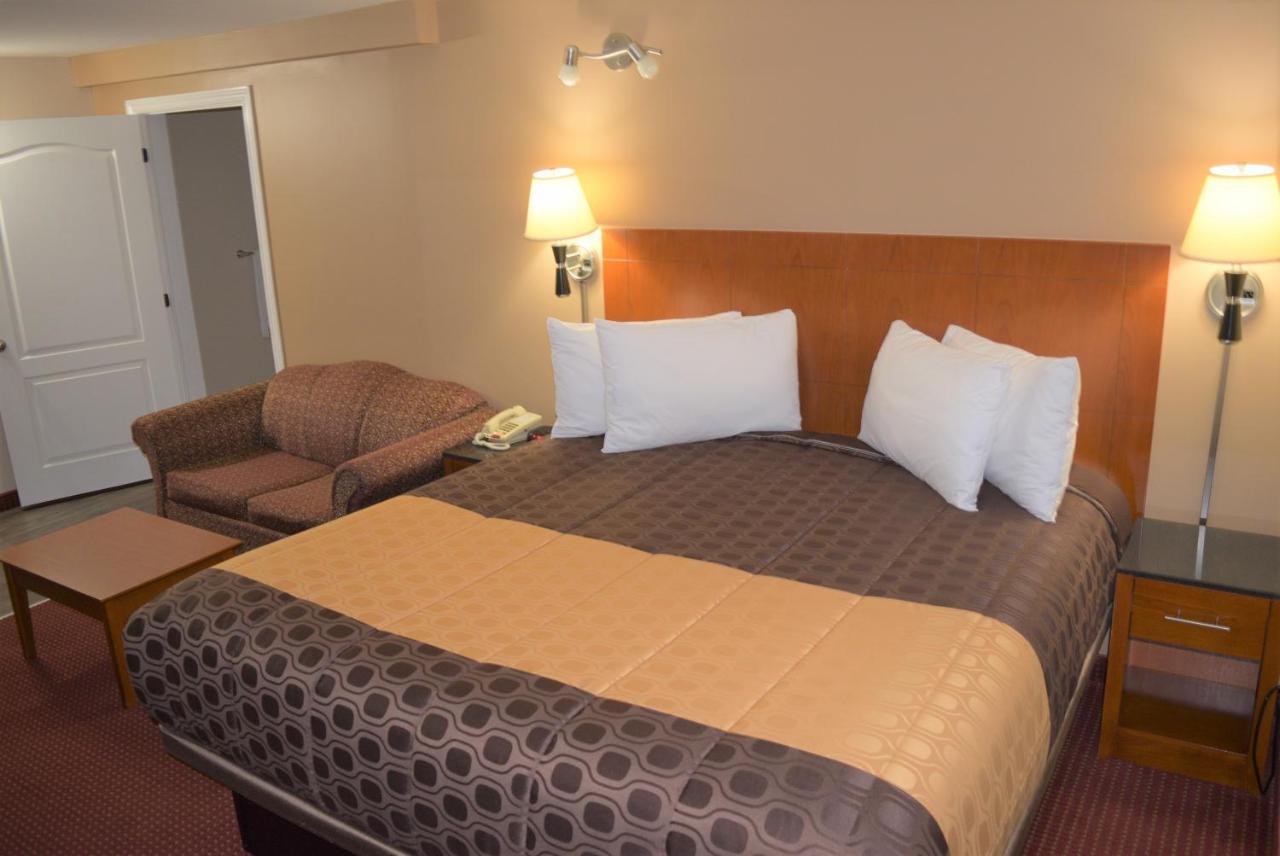 Knights Inn Arnprior Экстерьер фото