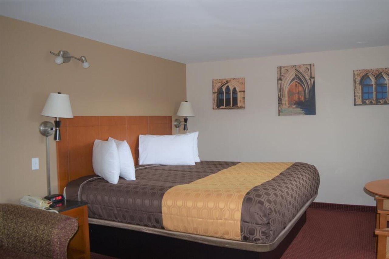 Knights Inn Arnprior Экстерьер фото