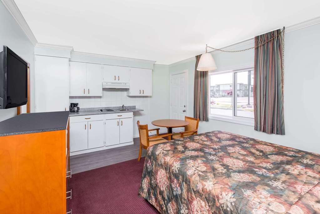 Knights Inn Arnprior Номер фото