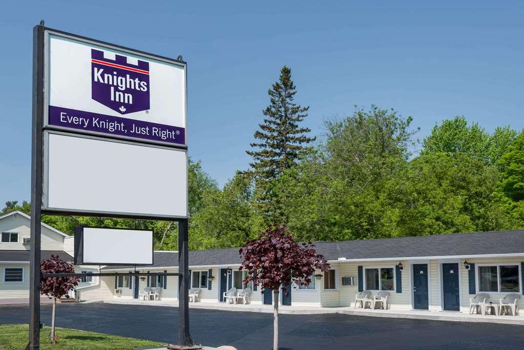 Knights Inn Arnprior Экстерьер фото