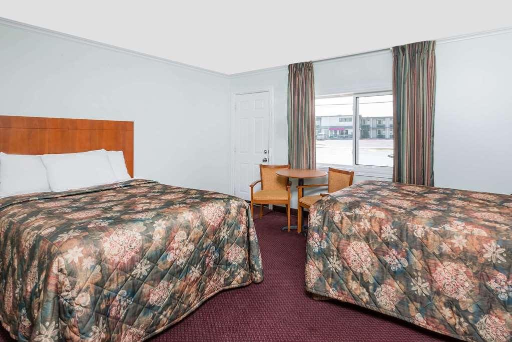 Knights Inn Arnprior Номер фото