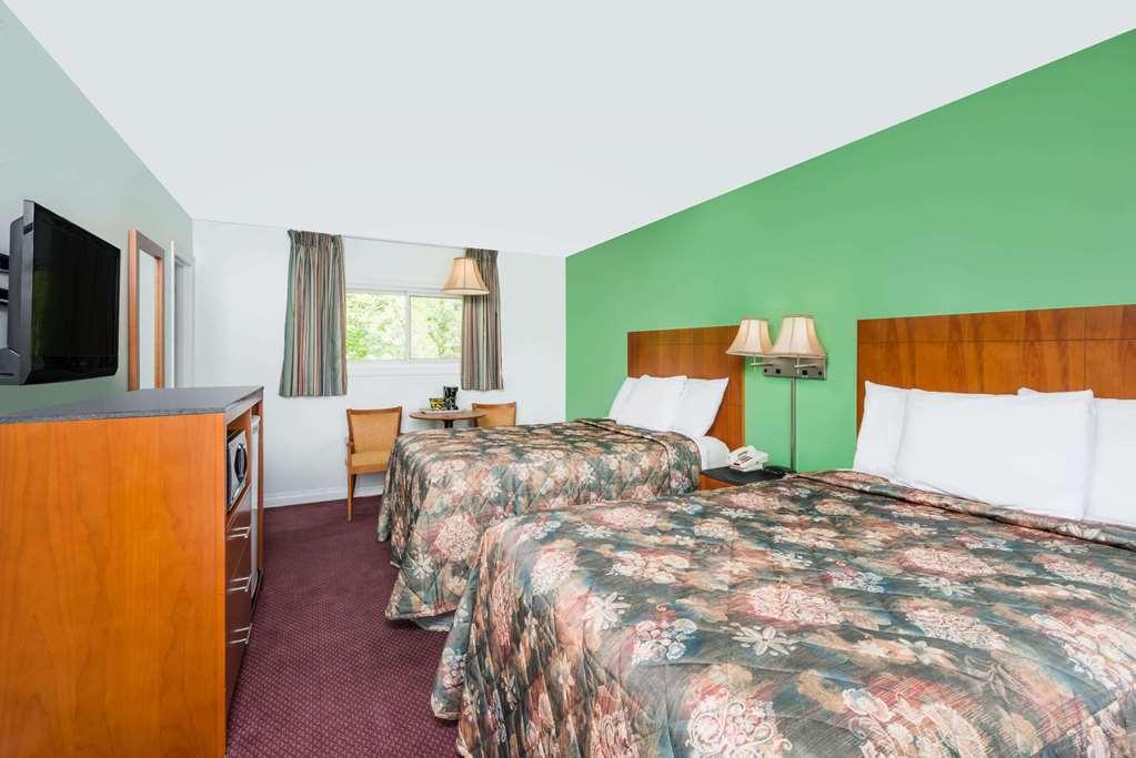 Knights Inn Arnprior Номер фото