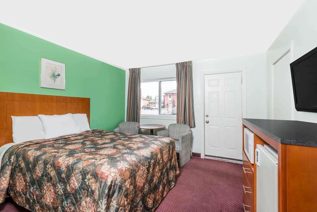 Knights Inn Arnprior Номер фото