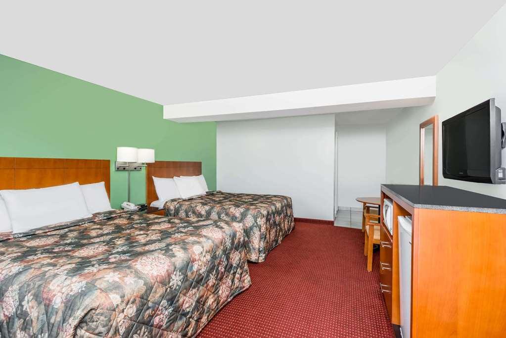 Knights Inn Arnprior Номер фото
