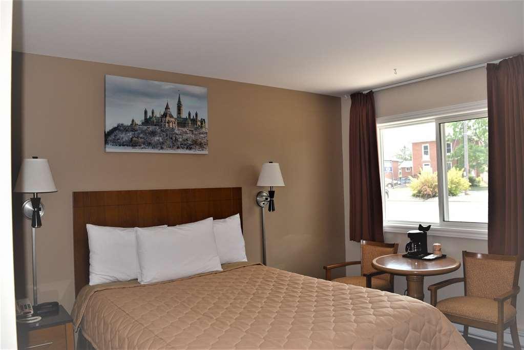 Knights Inn Arnprior Номер фото